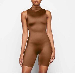 SKIMS‎ All-In-One Shine Mock Neck Mid Thigh Onesie Carmel 3X